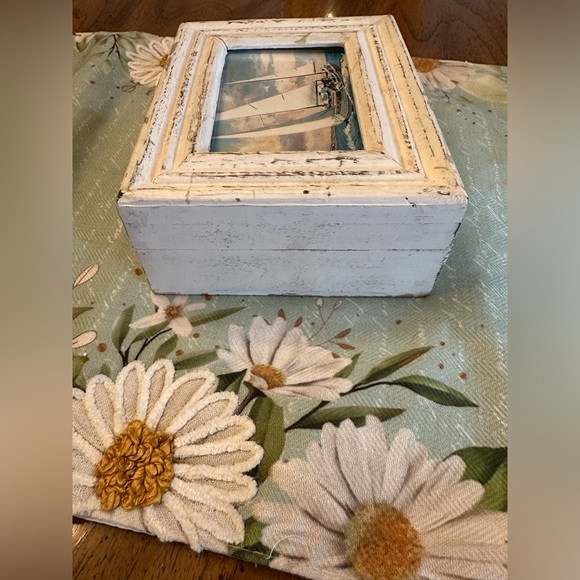 Cute coastal trinket box, white wash box, picture frame top excellent condition - Picture 3 of 13